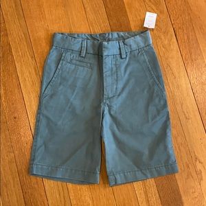 NWT GapKids chino shorts. Size 6 regular.